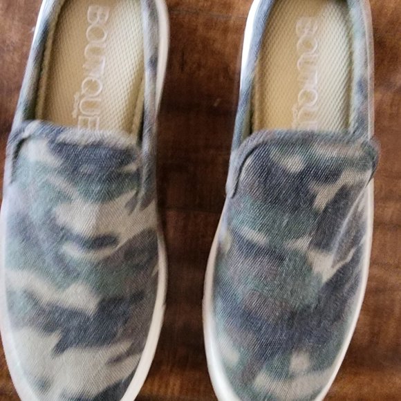 CAMO SLIDES SIZE 9 BRAND NEW - Picture 3 of 3